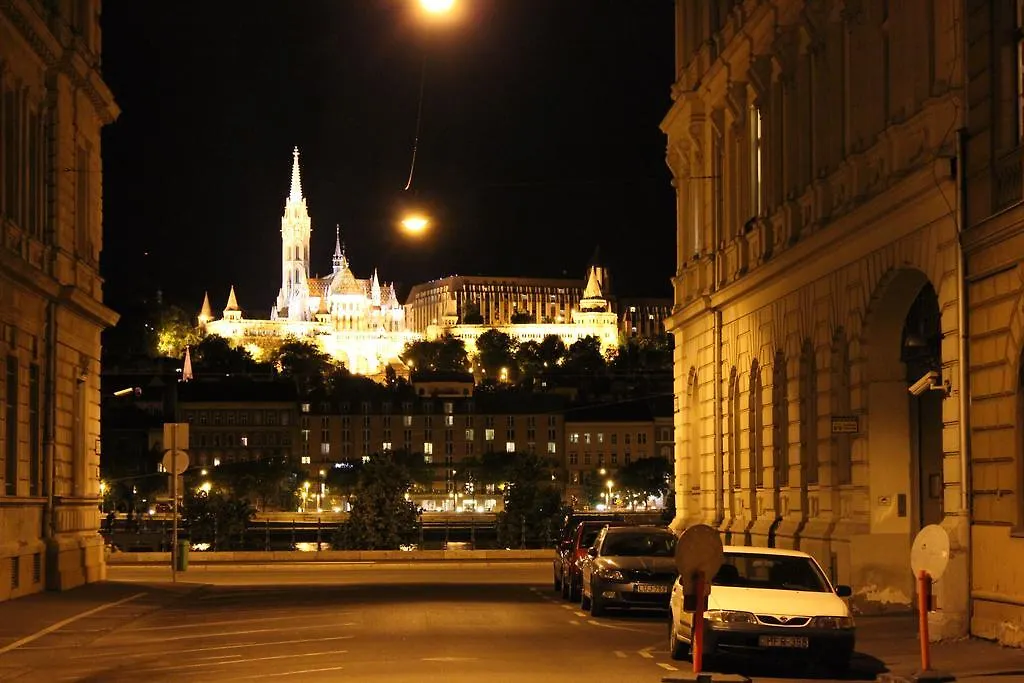 Parliment Luxury Apartment Budapest Hungary
